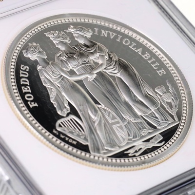 イギリス 2020年 The Great Engravers第2弾 スリーグレーセス　5ポンド 2オンス プルーフ純銀貨　エリザベス女王 NGC PF70UCAM